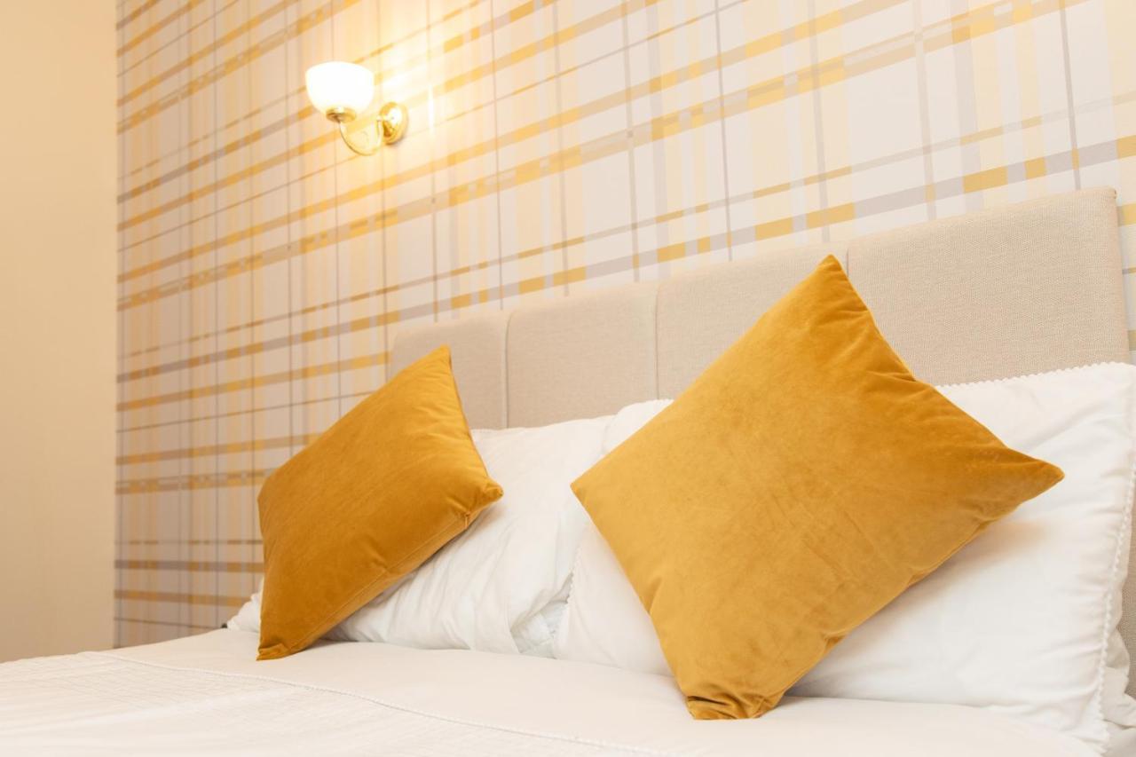 The Unicorn Inn Newton Solney Ngoại thất bức ảnh