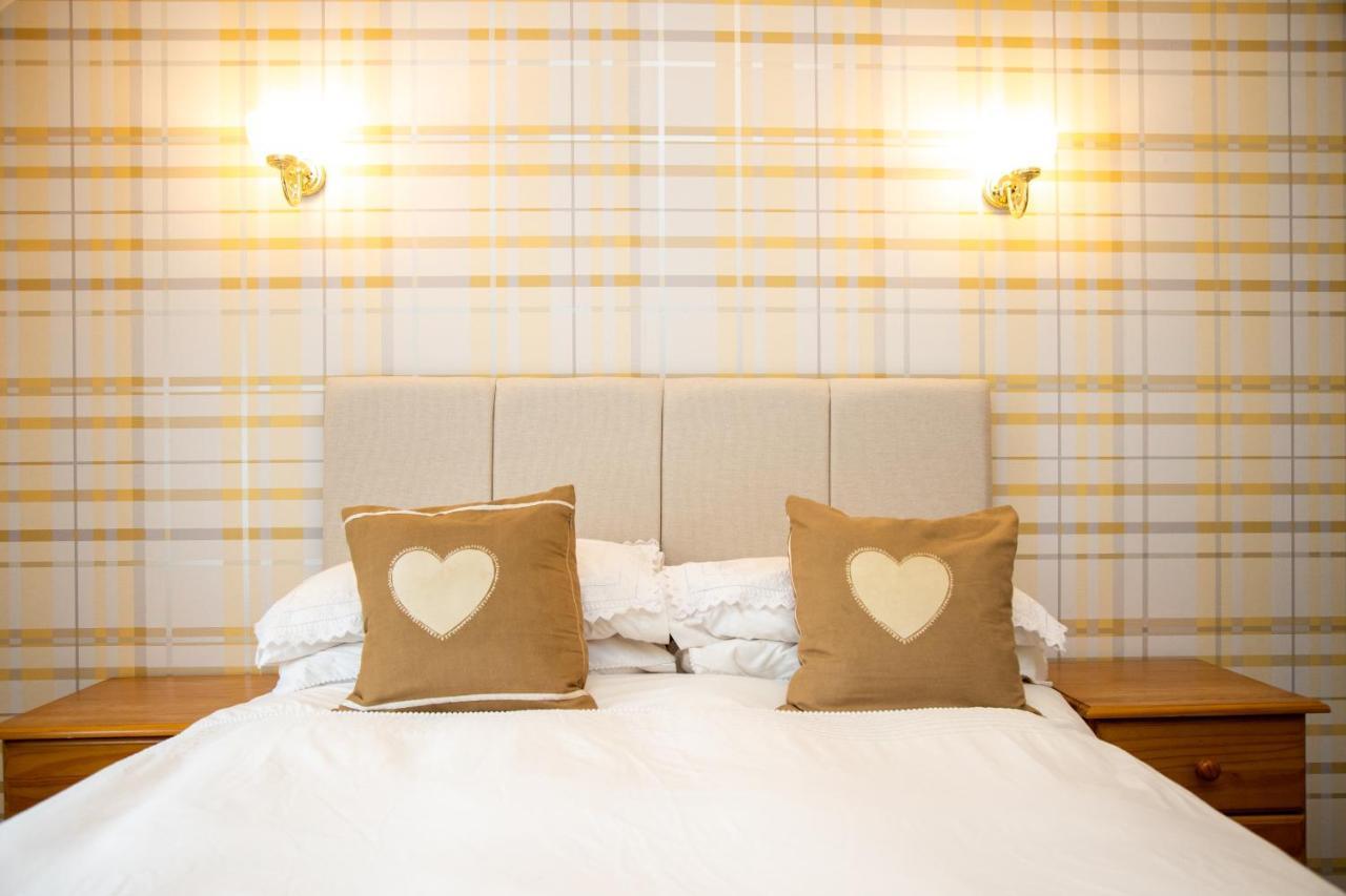 The Unicorn Inn Newton Solney Ngoại thất bức ảnh