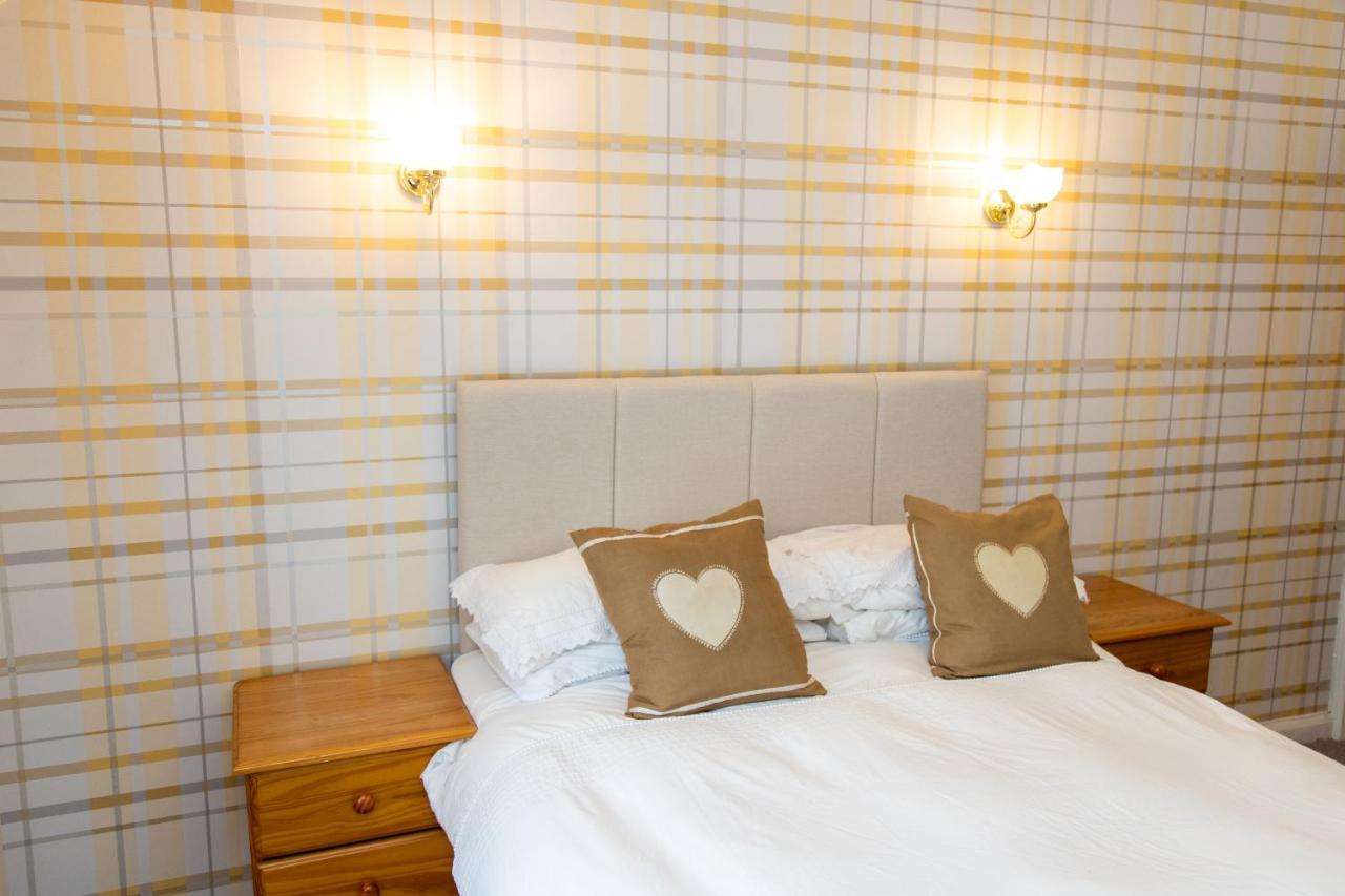 The Unicorn Inn Newton Solney Ngoại thất bức ảnh