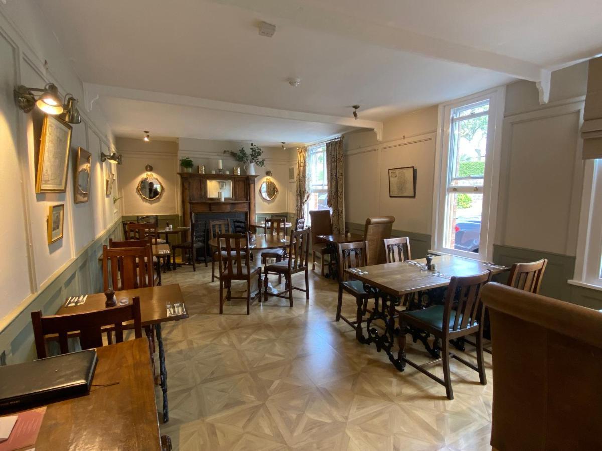 The Unicorn Inn Newton Solney Ngoại thất bức ảnh