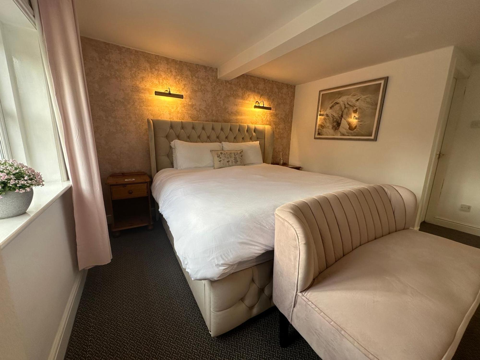 The Unicorn Inn Newton Solney Ngoại thất bức ảnh