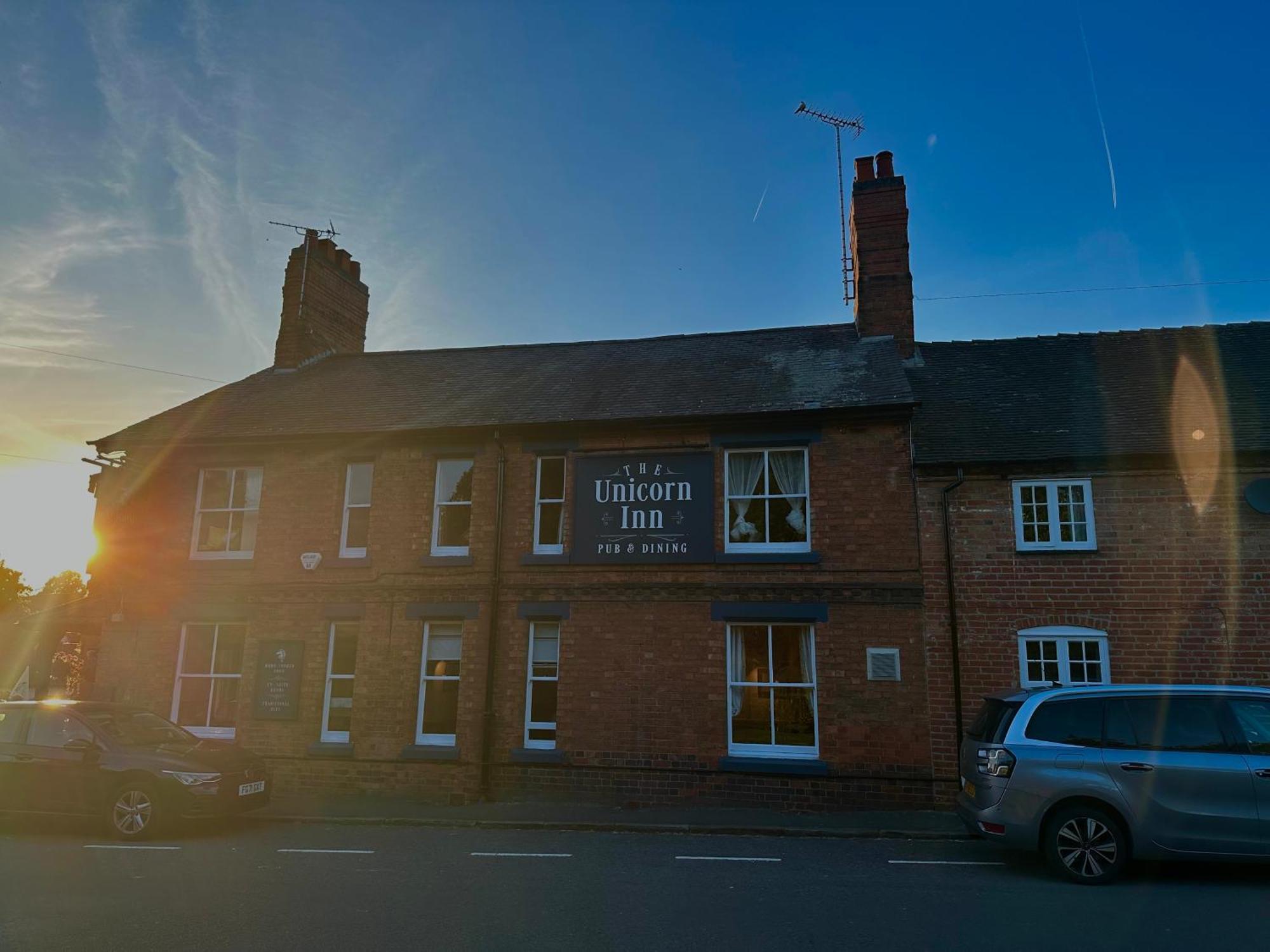 The Unicorn Inn Newton Solney Ngoại thất bức ảnh