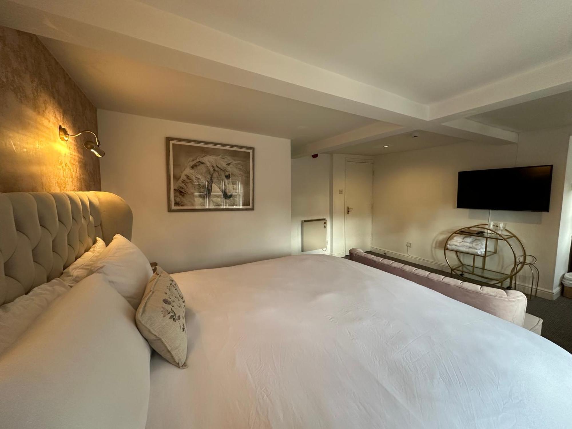 The Unicorn Inn Newton Solney Phòng bức ảnh
