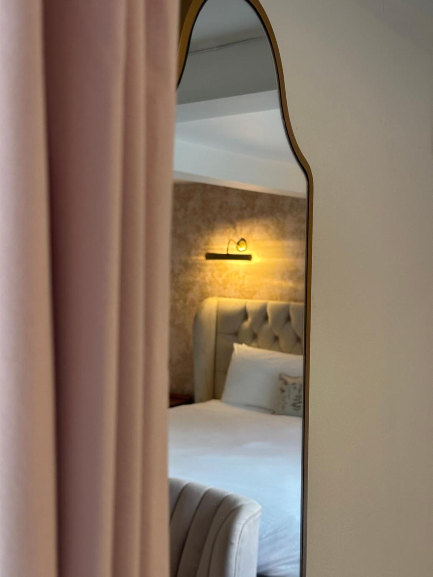 The Unicorn Inn Newton Solney Phòng bức ảnh