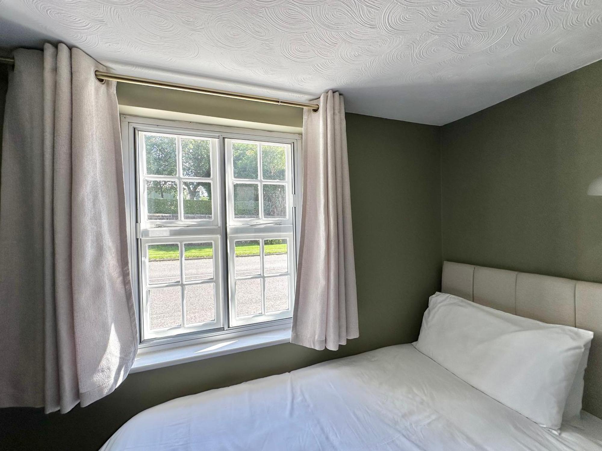The Unicorn Inn Newton Solney Phòng bức ảnh